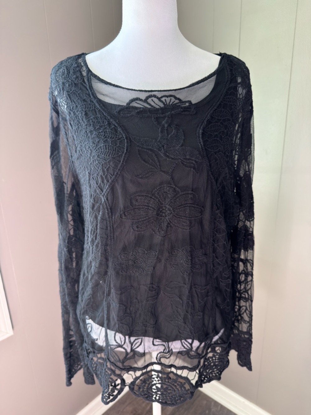 Blair Black Floral Lace Long-Sleeve Top